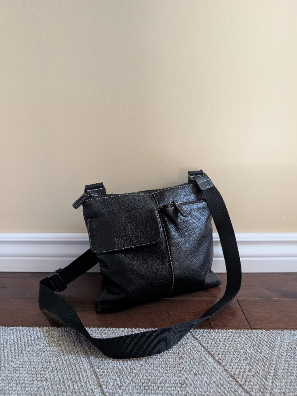 ROOTS 90s LEATHER VINTAGE CROSSBODY BAG